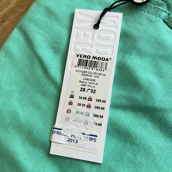 Vero Moda Jeans. Teal Denim. Wonder Jegging. Size 28.  
New with tags. - Picture 4 of 10